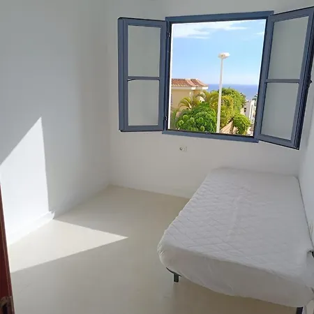 Villa-costaadeje-3br-balcony-wifi-parking ヴィラ *