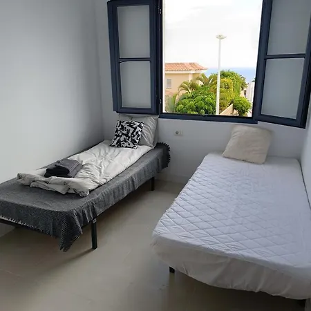 ヴィラ Villa-costaadeje-3br-balcony-wifi-parking アデヘ