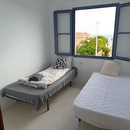 Villa-costaadeje-3br-balcony-wifi-parking ヴィラ *