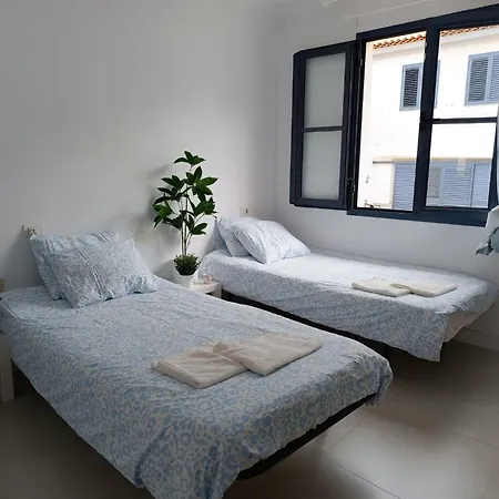 Villa-costaadeje-3br-balcony-wifi-parking ヴィラ