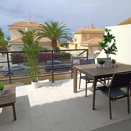 Villa-costaadeje-3br-balcony-wifi-parking ヴィラ